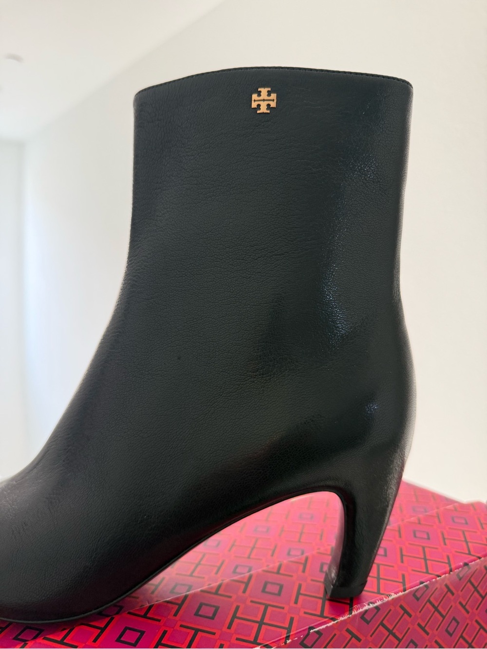 Tory Burch Black Leather Mid-Heel Booties with Signature Logo Size 10 - Picture 10 of 11